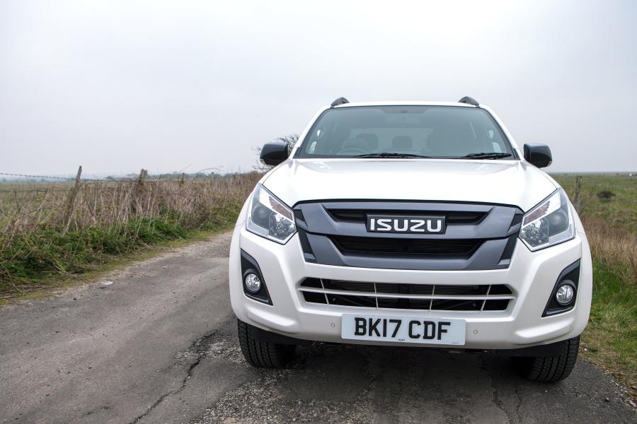  Isuzu D-Max Blade Double Cab 2017 года  (UK) (фото 3 из 52)